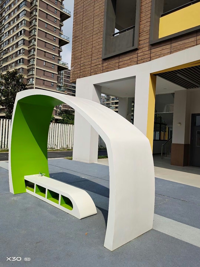 標(biāo)識標(biāo)牌公司：簡述學(xué)校導(dǎo)視牌的設(shè)計方案-千帆標(biāo)識，行業(yè)經(jīng)驗(yàn)15年，為400+企業(yè)或市政單位提供標(biāo)識系統(tǒng)解決方案。