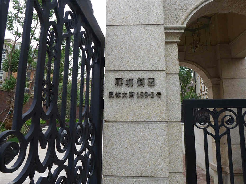 景觀雕塑設(shè)計公司：房地產(chǎn)標識系統(tǒng)分類-千帆標識，行業(yè)經(jīng)驗15年，為400+企業(yè)或市政單位提供標識系統(tǒng)解決方案。