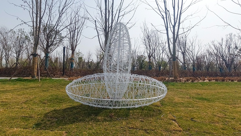 雕塑設計公司：雕塑展示效果及與鑄銅雕塑區(qū)別-千帆標識，行業(yè)經(jīng)驗18年，為400+企業(yè)或市政單位提供標識系統(tǒng)解決方案。