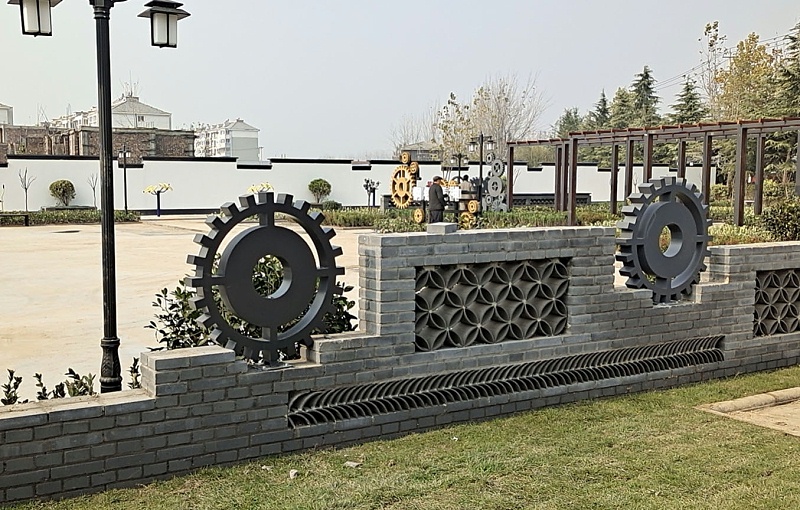 標(biāo)識(shí)牌廠家分享：景觀雕塑底座的作用-千帆標(biāo)識(shí)，行業(yè)經(jīng)驗(yàn)15年，為400+企業(yè)或市政單位提供標(biāo)識(shí)系統(tǒng)解決方案。