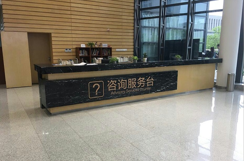 標(biāo)識(shí)牌廠家分享：醫(yī)院導(dǎo)視系統(tǒng)設(shè)計(jì)理念-千帆標(biāo)識(shí)，行業(yè)經(jīng)驗(yàn)15年，為400+企業(yè)或市政單位提供標(biāo)識(shí)系統(tǒng)解決方案。