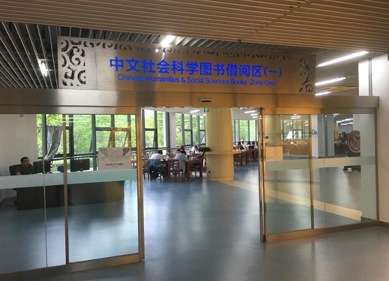 精神堡壘廠家：校園宣傳欄是學校文化的首要體現(xiàn)及文化載體