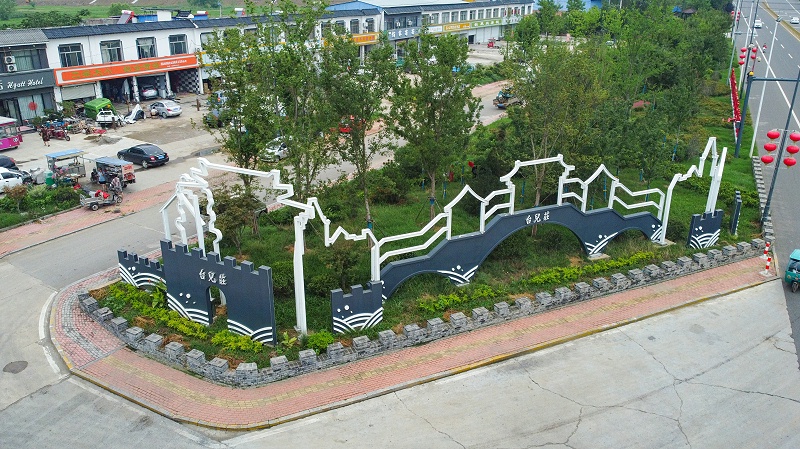 標(biāo)識標(biāo)牌公司：美麗鄉(xiāng)村景觀設(shè)計-千帆標(biāo)識，行業(yè)經(jīng)驗(yàn)15年，為400+企業(yè)或市政單位提供標(biāo)識系統(tǒng)解決方案。