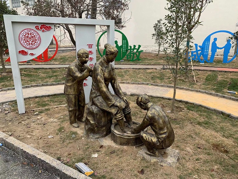 景觀雕塑廠家：玻璃鋼雕塑制作-千帆標(biāo)識(shí)，行業(yè)經(jīng)驗(yàn)15年，為400+企業(yè)或市政單位提供標(biāo)識(shí)系統(tǒng)解決方案。