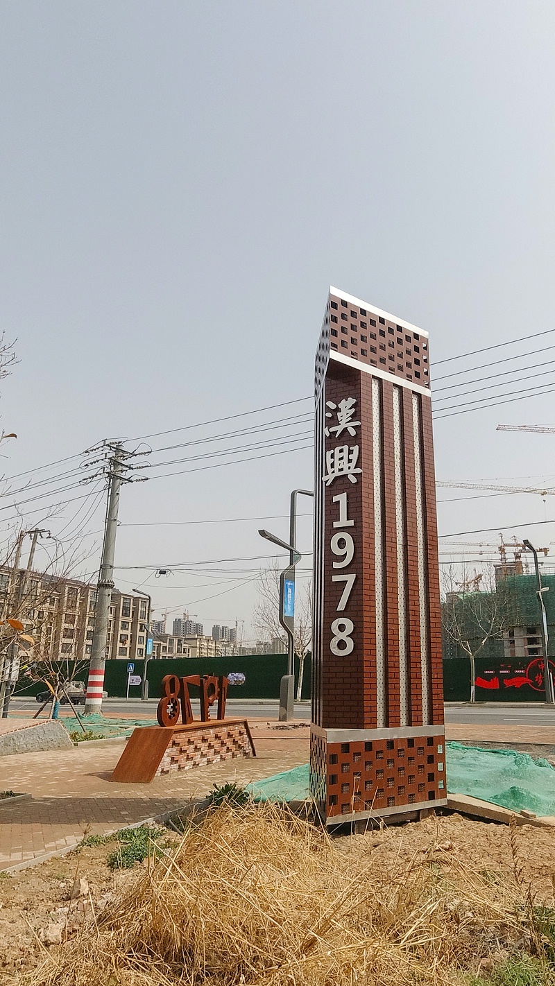 精神堡壘設(shè)計公司：什么是導(dǎo)向標(biāo)識系統(tǒng)？-千帆標(biāo)識，行業(yè)經(jīng)驗15年，為400+企業(yè)或市政單位提供標(biāo)識系統(tǒng)解決方案。