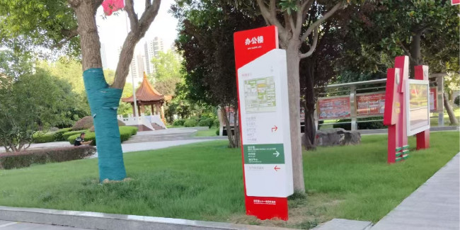 精神堡壘廠家：導視標識牌規(guī)劃設計中數(shù)量和布點設置注意事項！